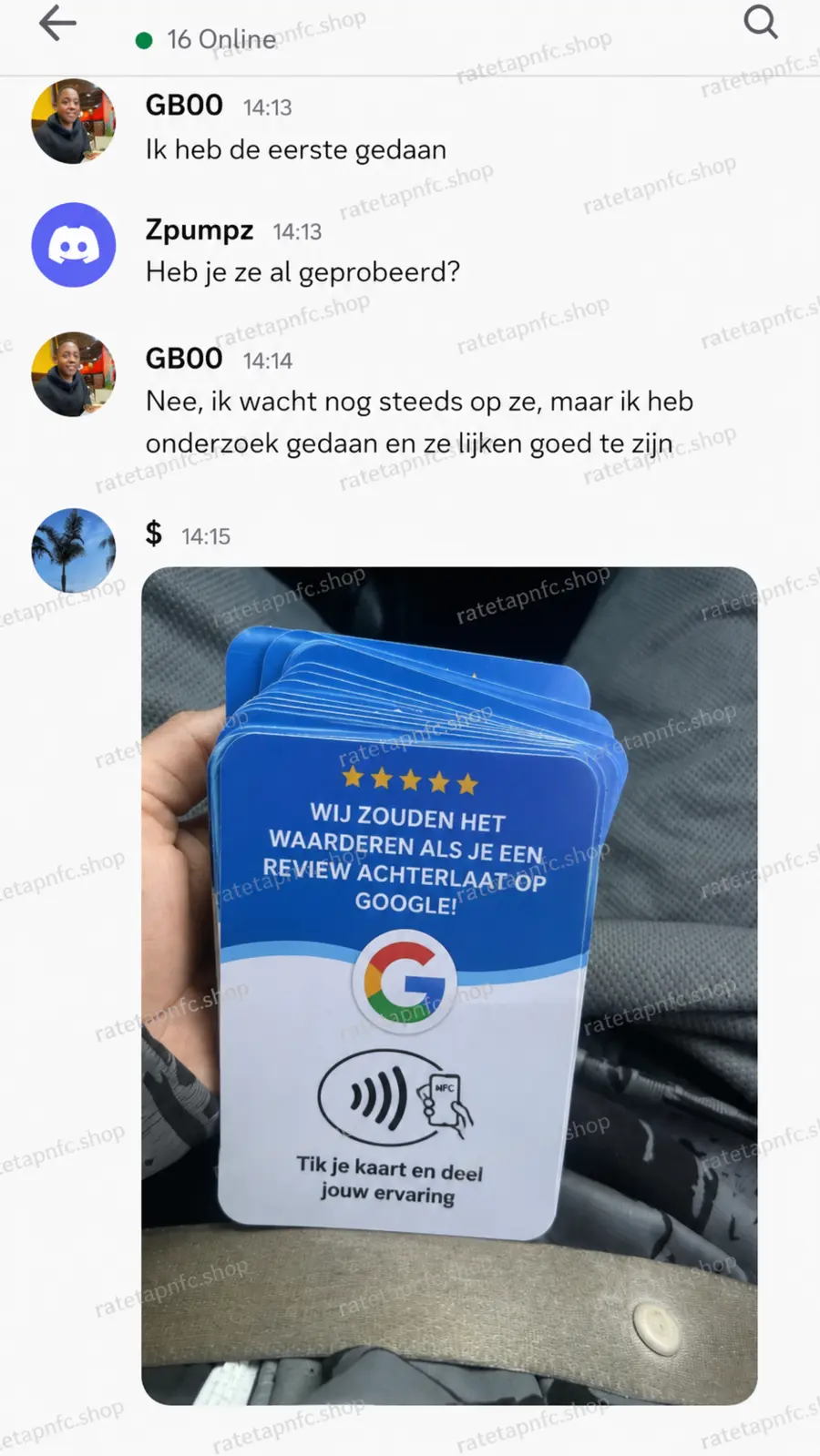 Discord-lid toont een ontvangen set blauwe NFC-reviewkaarten